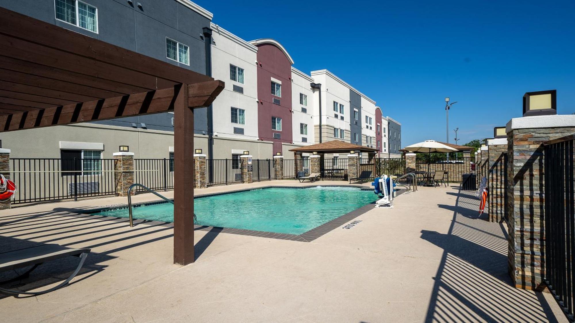 Candlewood Suites Baytown By Ihg Экстерьер фото
