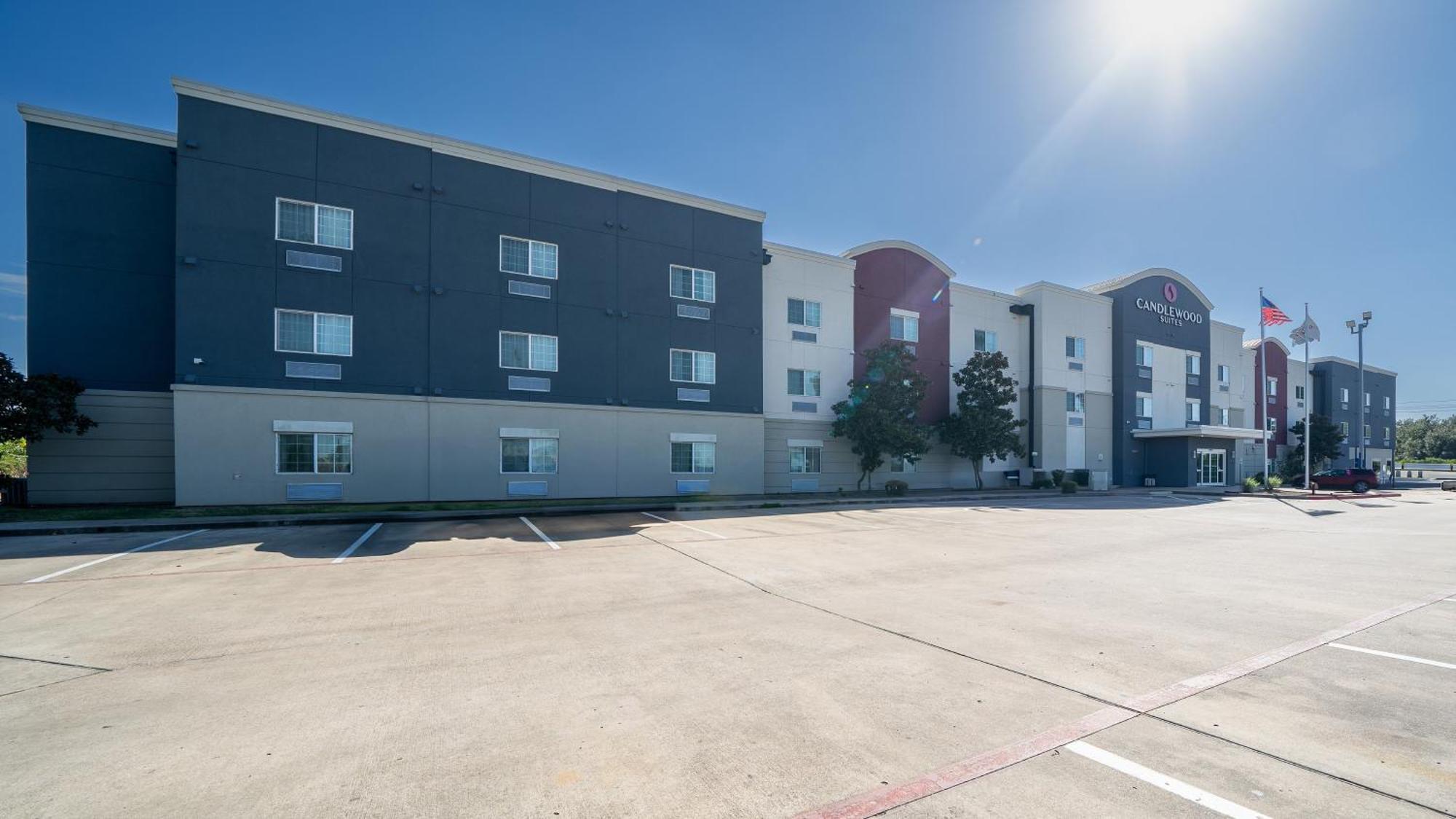 Candlewood Suites Baytown By Ihg Экстерьер фото
