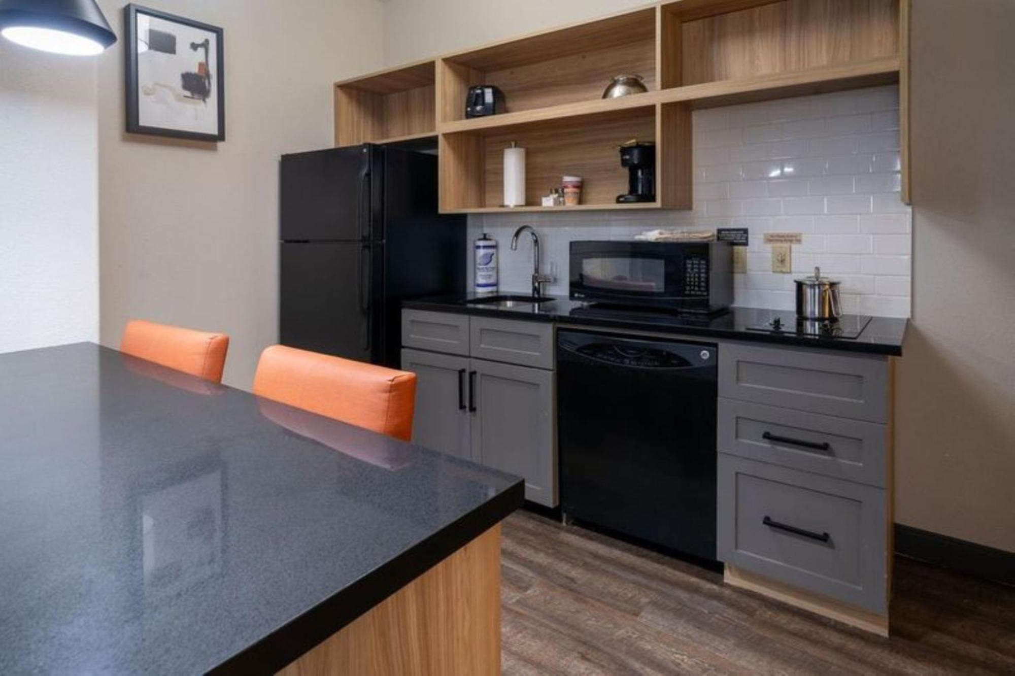 Candlewood Suites Baytown By Ihg Экстерьер фото
