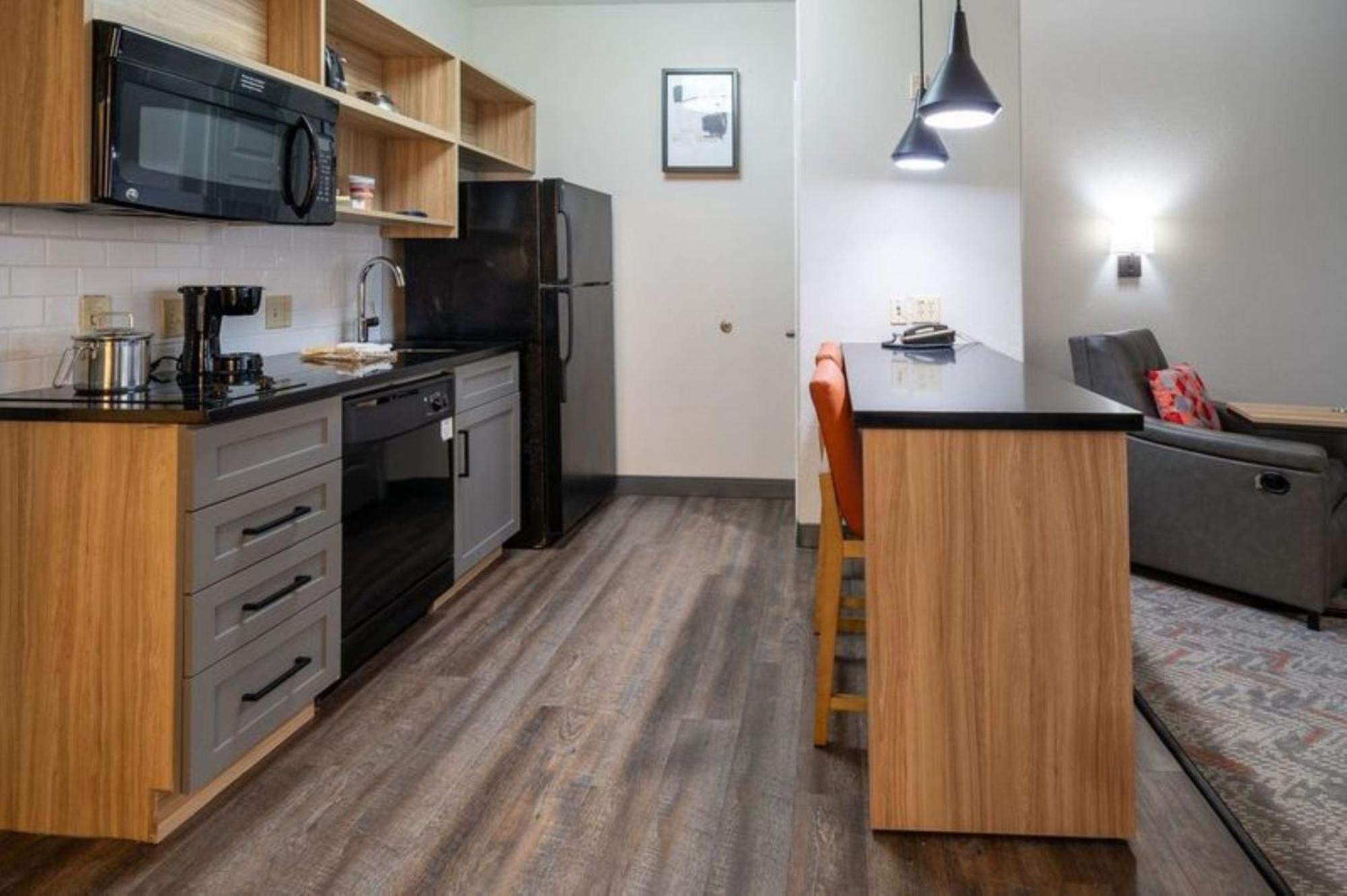 Candlewood Suites Baytown By Ihg Экстерьер фото